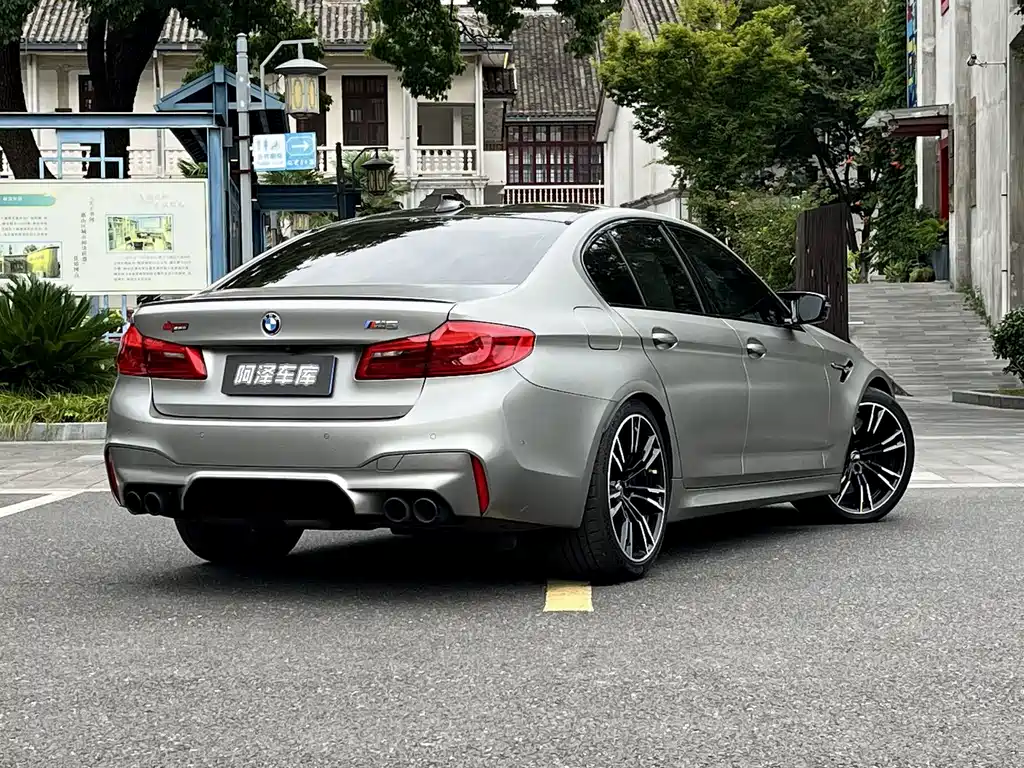 BMW M5 — фото 4