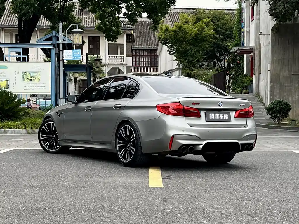 BMW M5 — фото 5