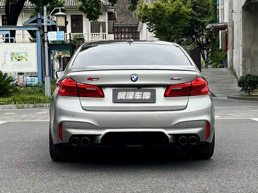 BMW M5 — фото 6