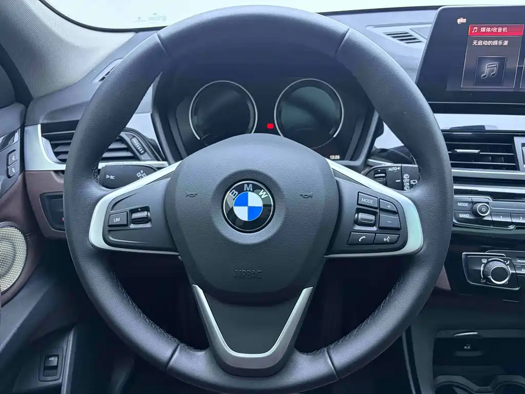 BMW X1 — фото 9