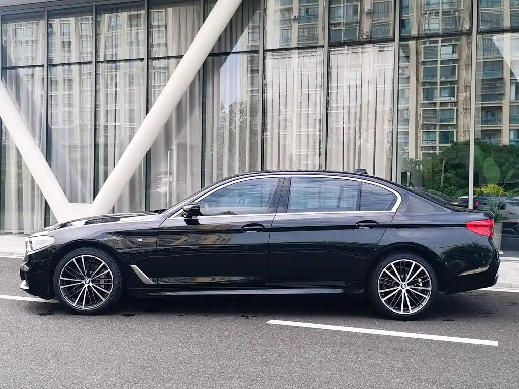 BMW 5 Series — фото 3