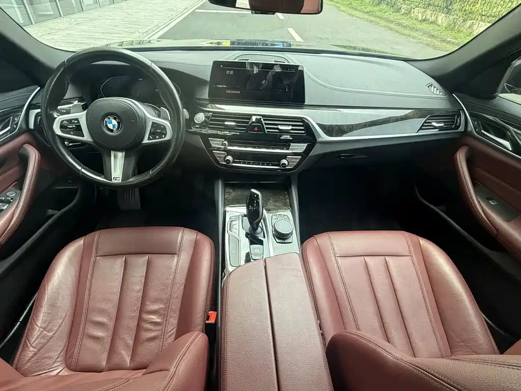 BMW 5 Series — фото 9