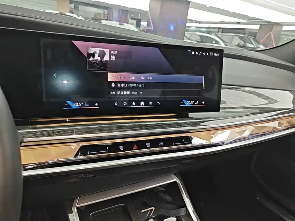 BMW i7 — фото 13