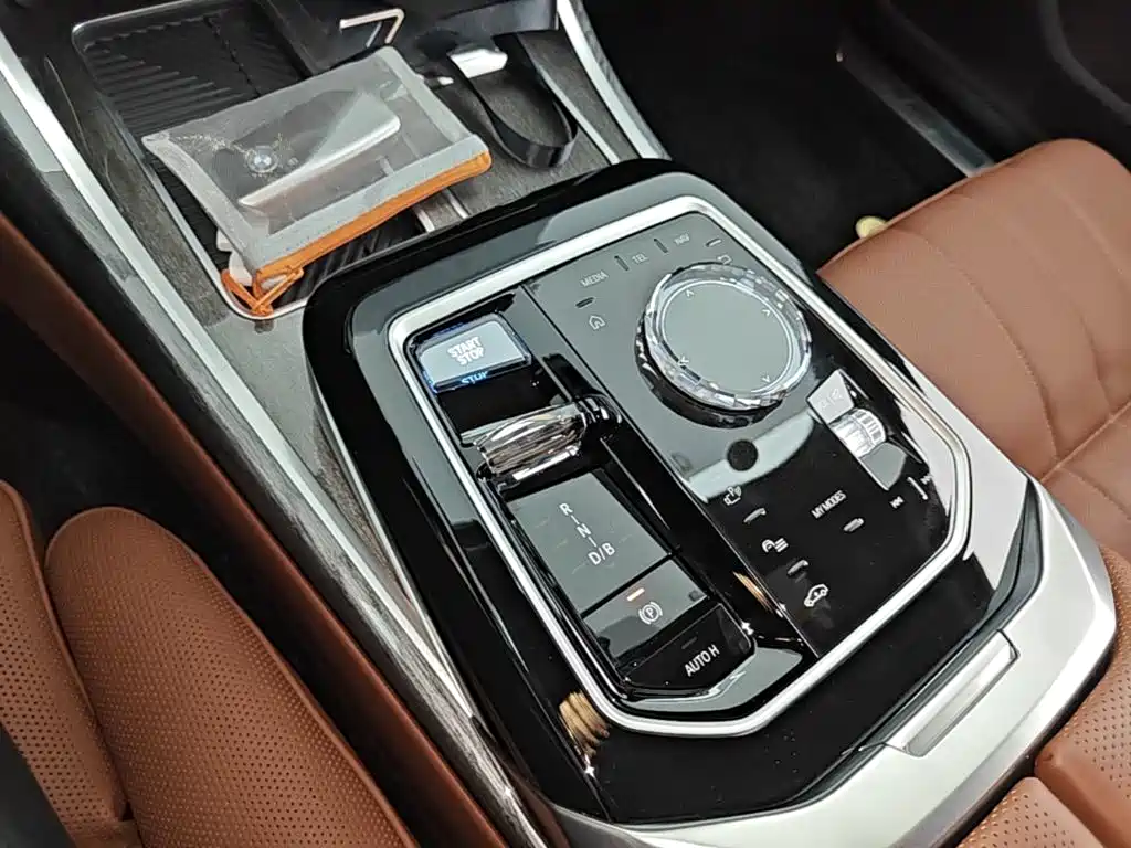 BMW i7 — фото 14