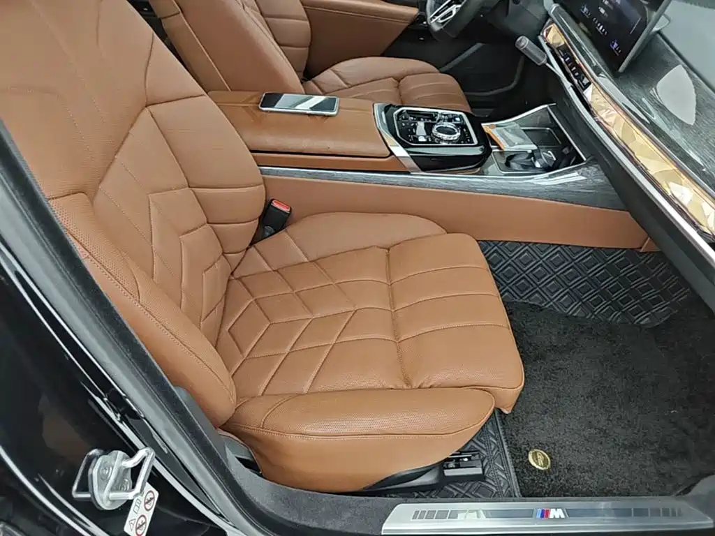 BMW i7 — фото 25