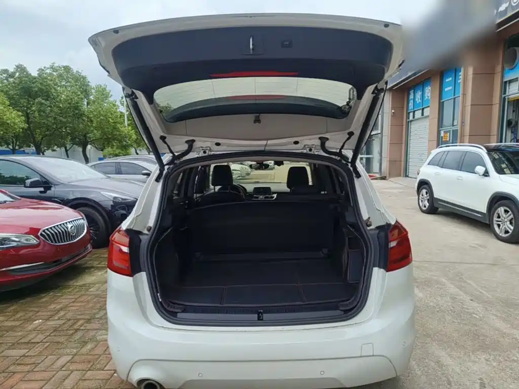 BMW 2 Series Active Tourer — фото 19
