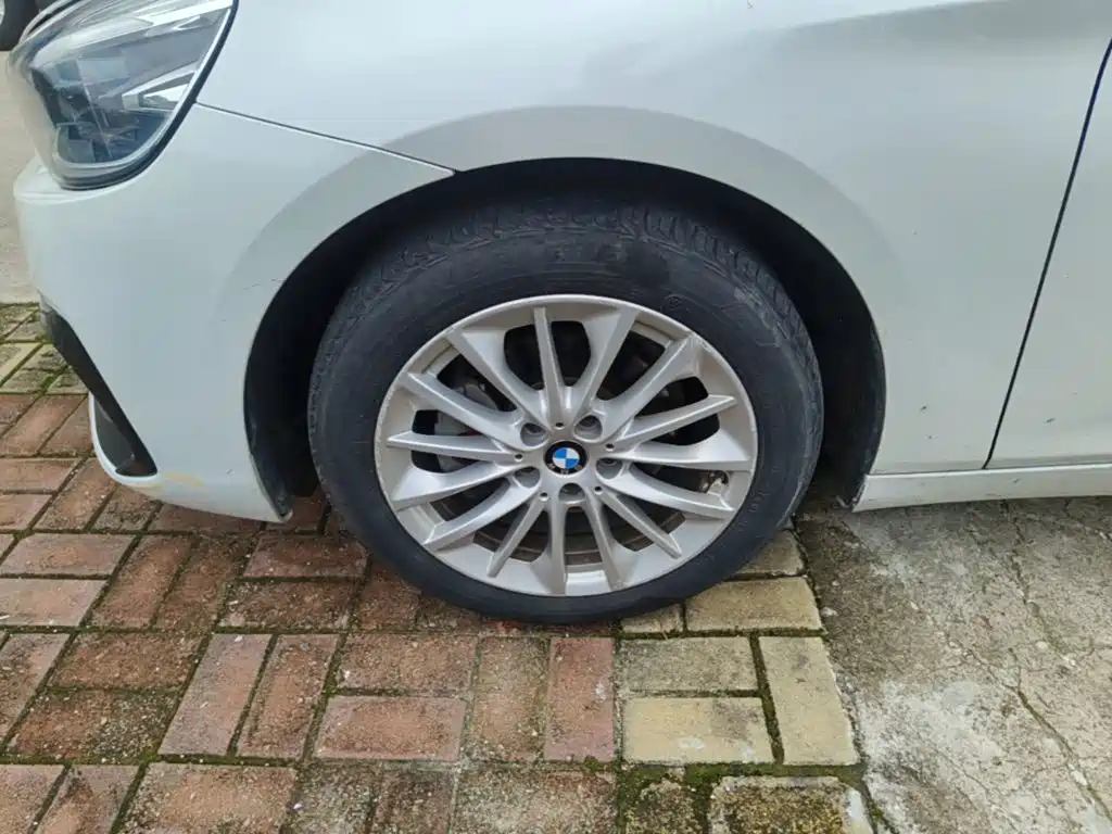 BMW 2 Series Active Tourer — фото 23