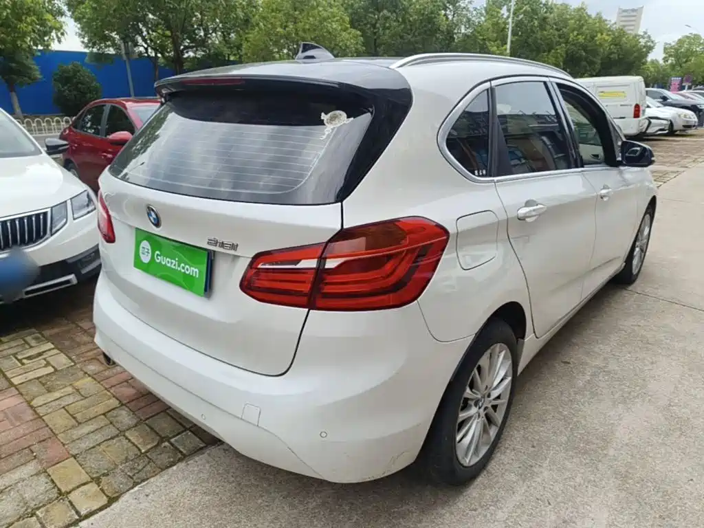 BMW 2 Series Active Tourer — фото 7