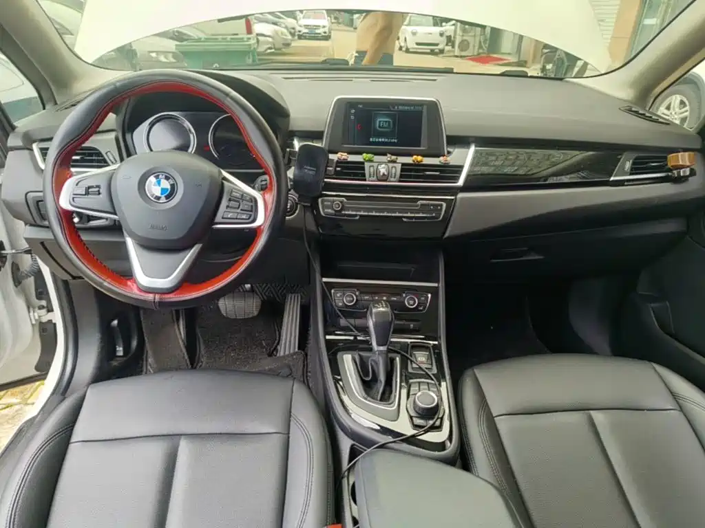 BMW 2 Series Active Tourer — фото 10