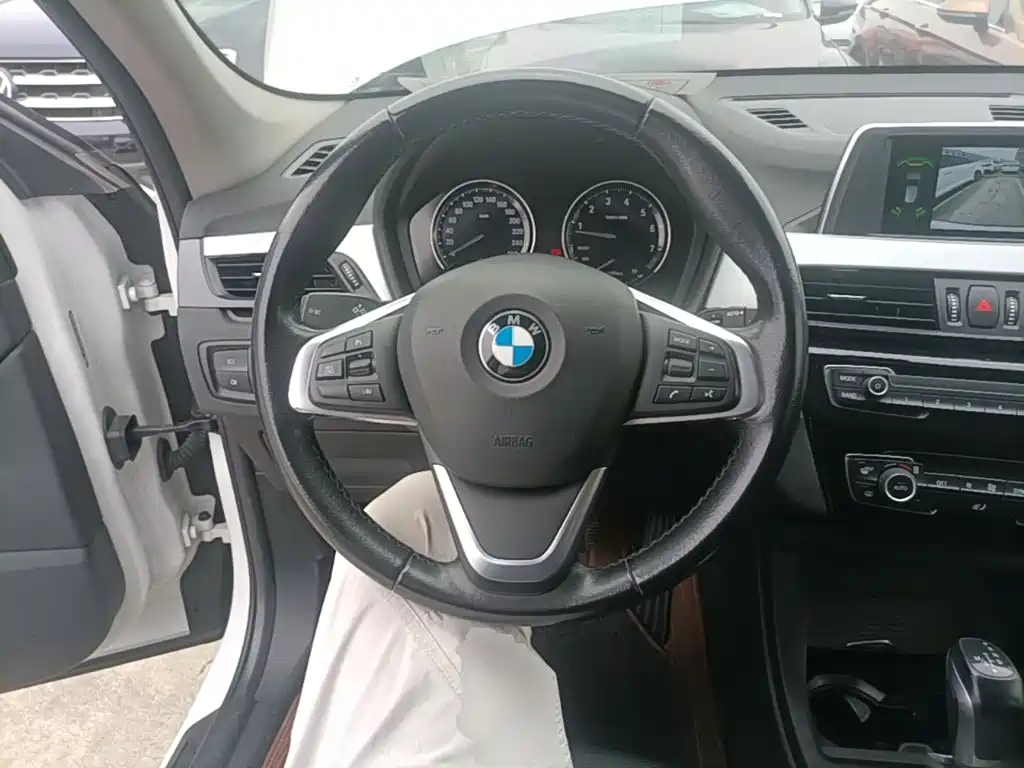 BMW X1 — фото 11