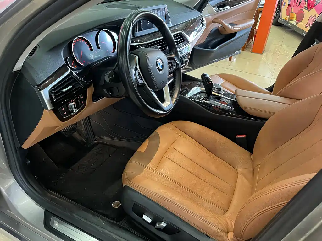 BMW 5 Series — фото 11
