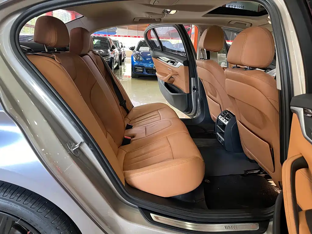 BMW 5 Series — фото 10