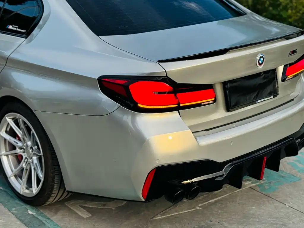 BMW 5 Series — фото 14