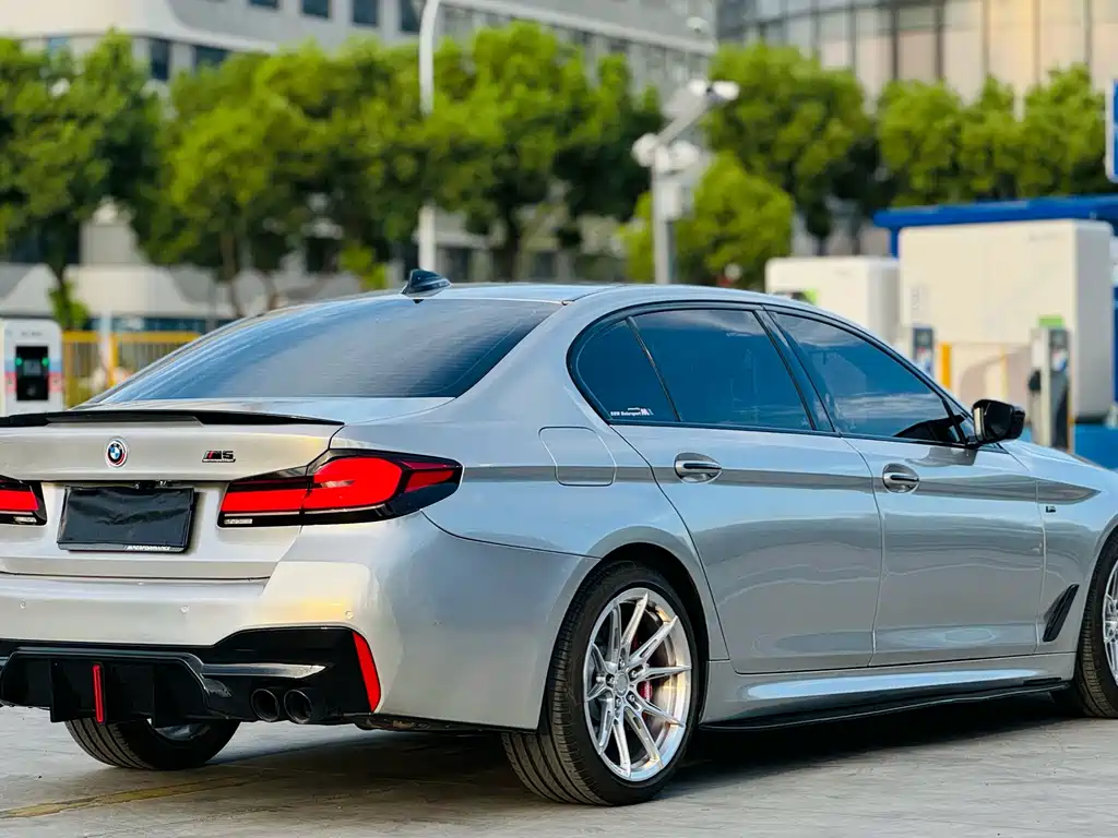 BMW 5 Series — фото 10