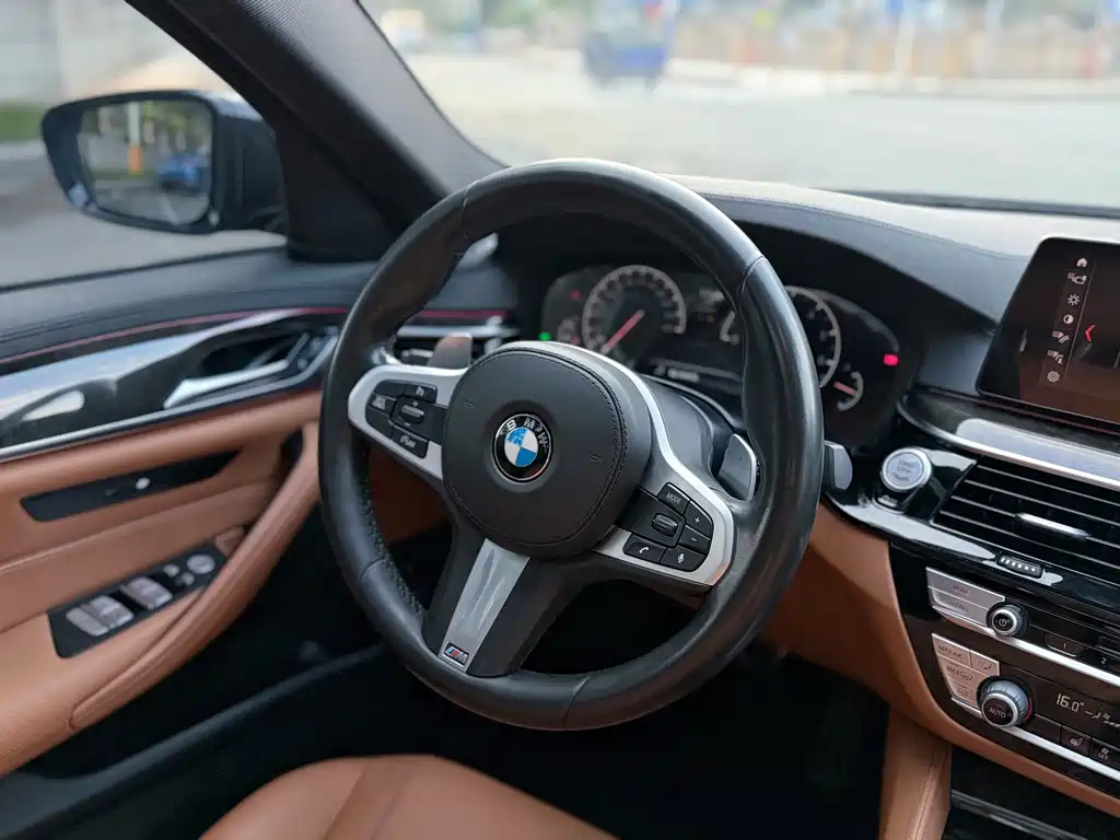 BMW 5 Series — фото 15
