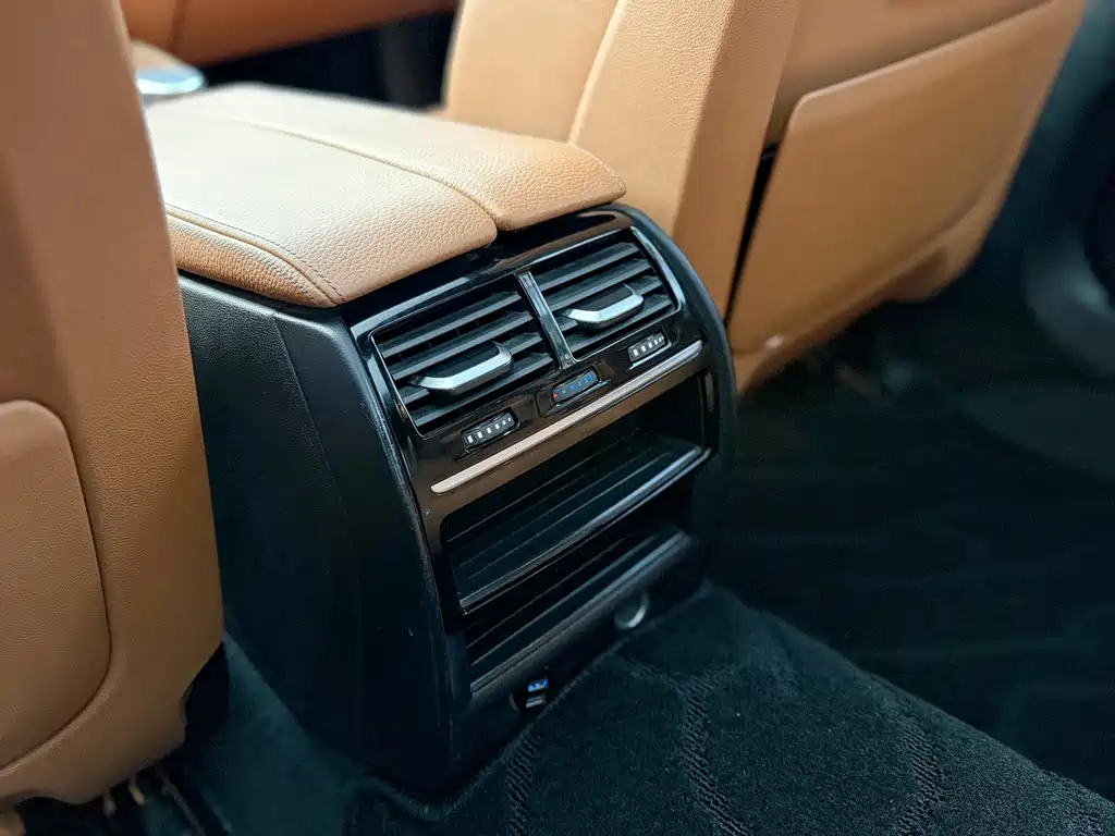 BMW 5 Series — фото 17