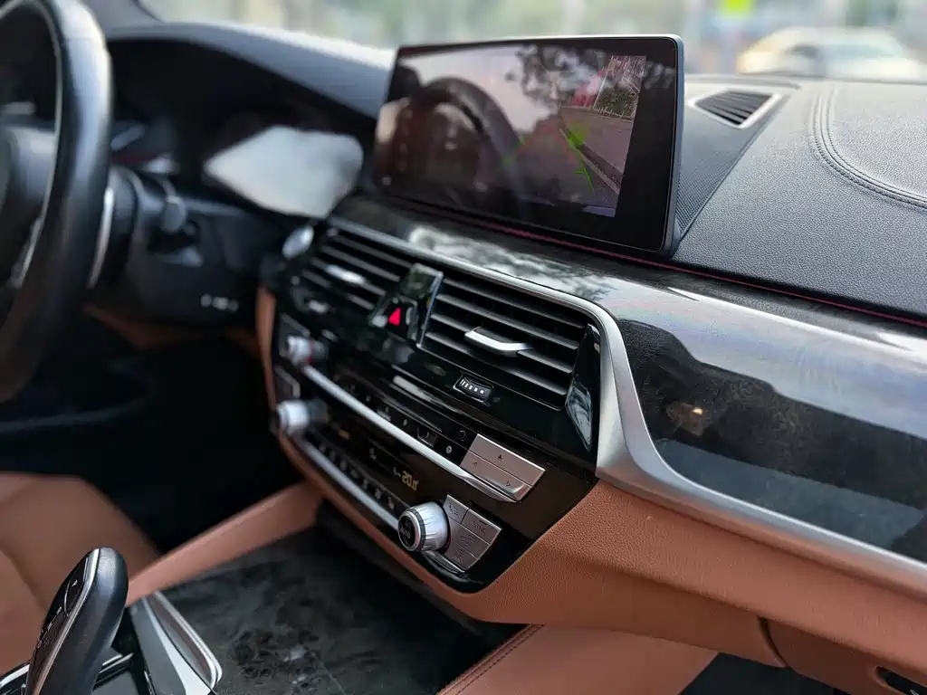 BMW 5 Series — фото 20
