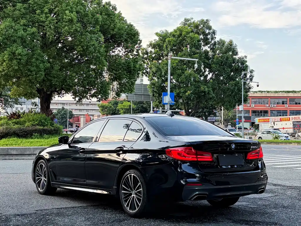 BMW 5 Series — фото 5