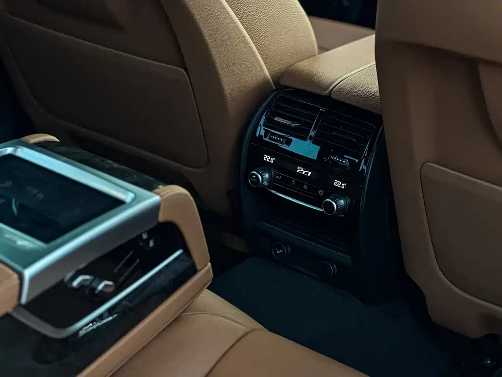 BMW 5 Series — фото 14