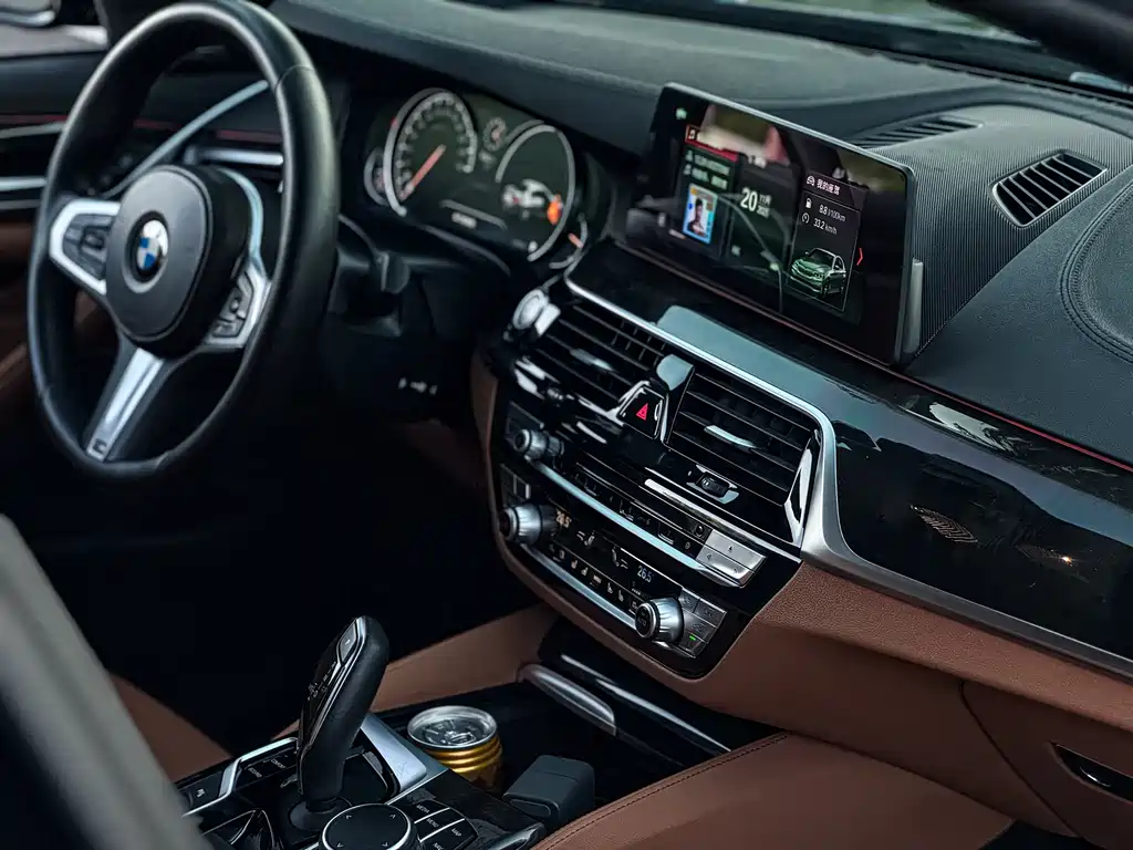 BMW 5 Series — фото 15