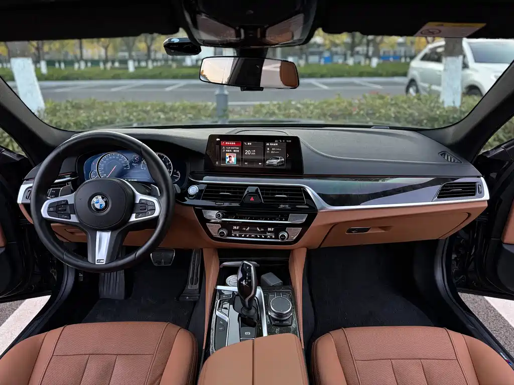 BMW 5 Series — фото 19