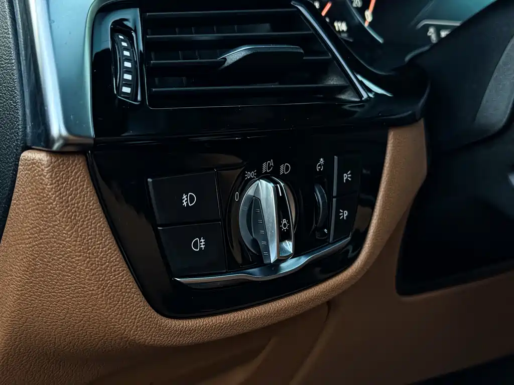 BMW 5 Series — фото 10