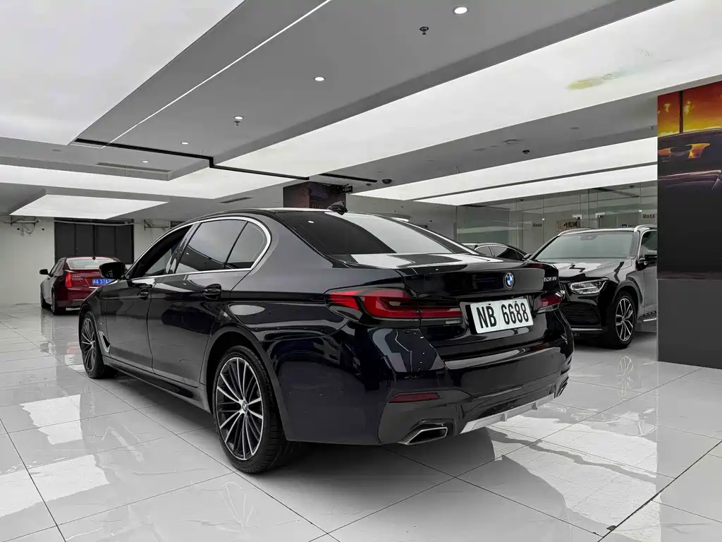 BMW 5 Series — фото 9