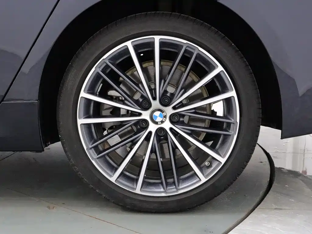 BMW 5 Series — фото 13