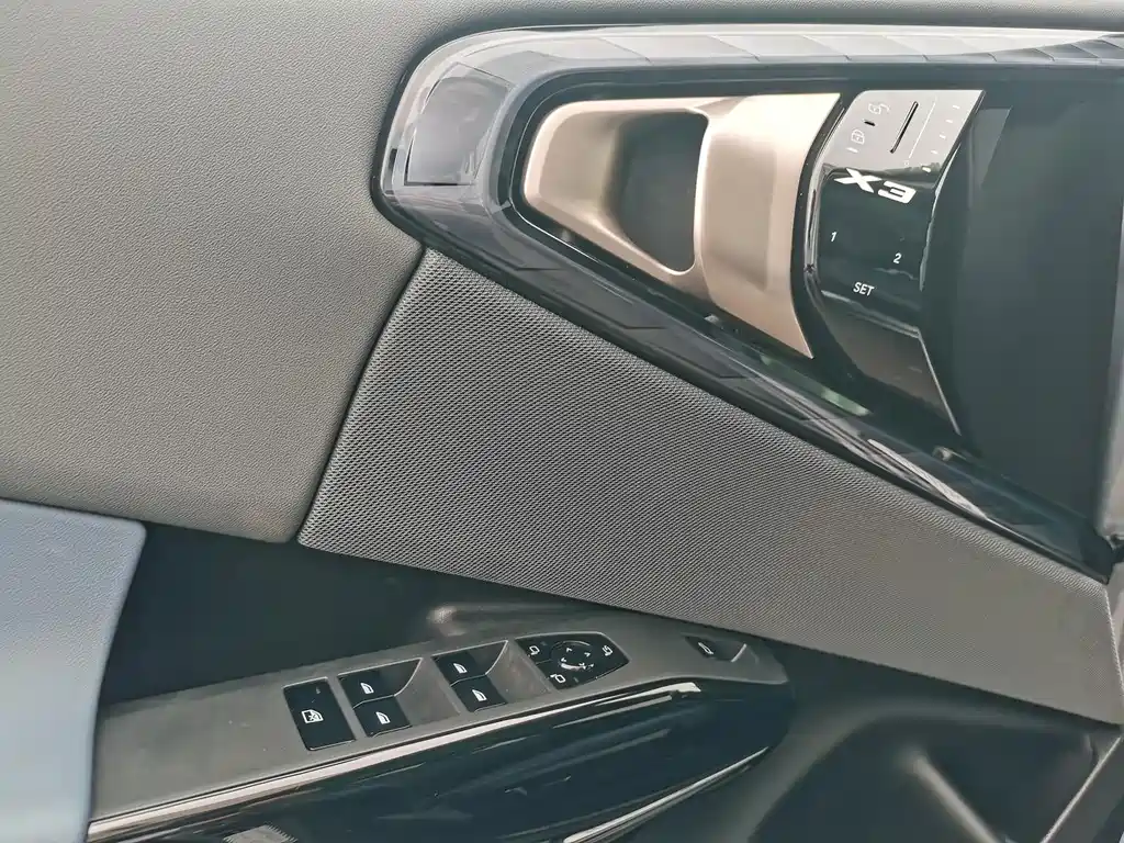 BMW X3 — фото 23