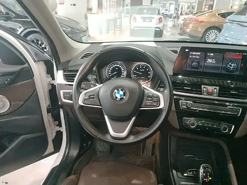 BMW X1 — фото 11