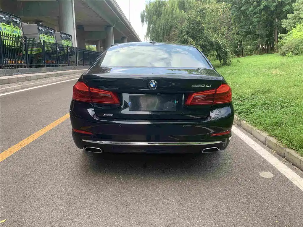 BMW 5 Series — фото 4