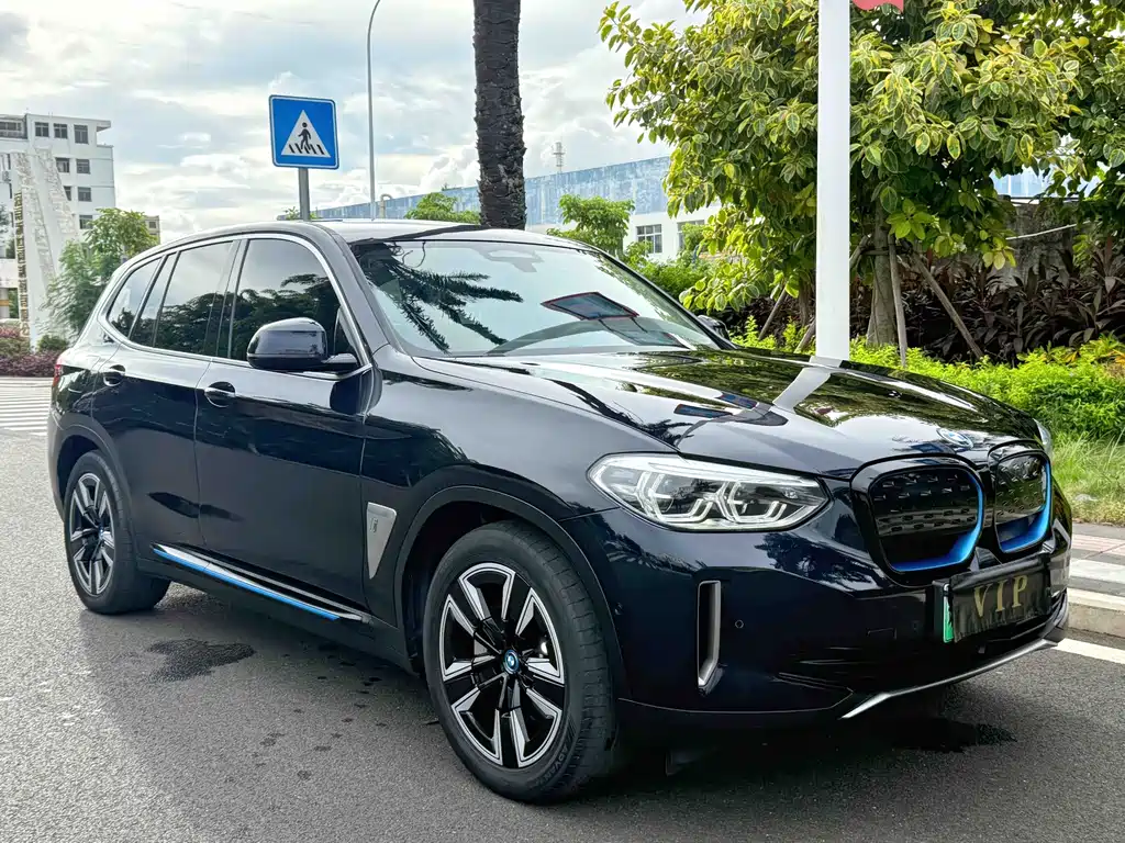 BMW iX3 — фото 3