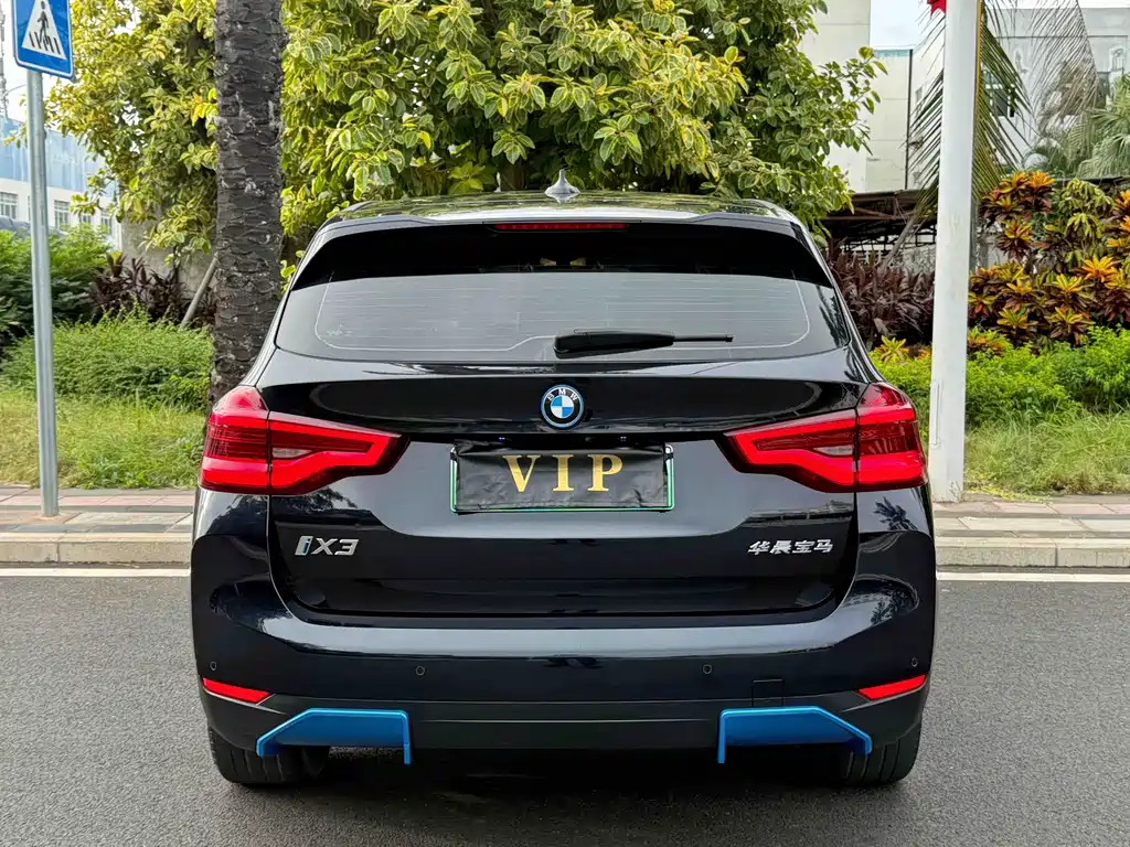 BMW iX3 — фото 8