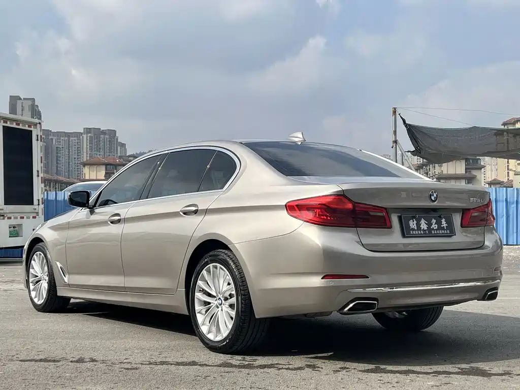 BMW 5 Series — фото 11