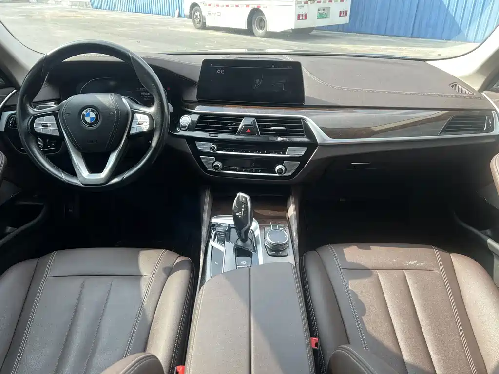 BMW 5 Series — фото 6