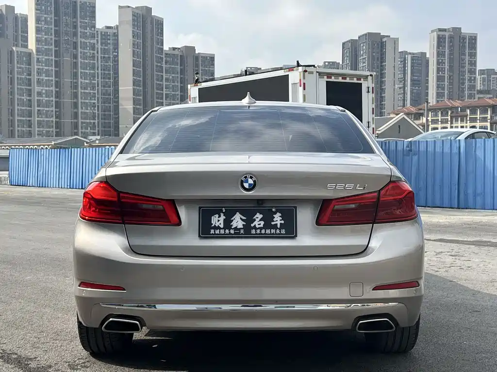 BMW 5 Series — фото 10