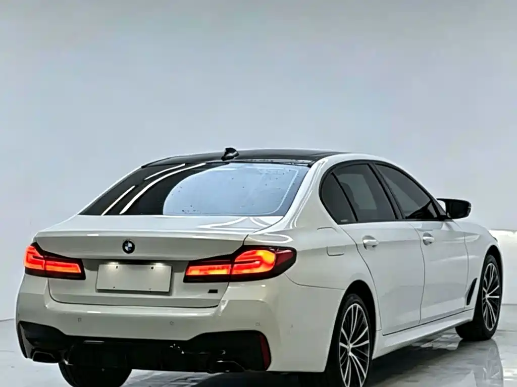 BMW 5 Series — фото 4