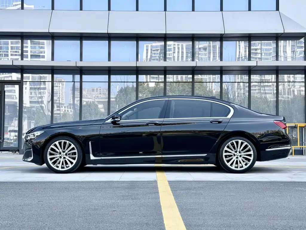 BMW 7 Series — фото 3