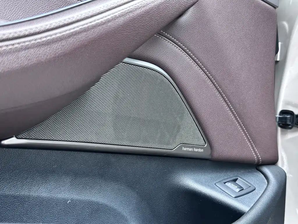 BMW 5 Series — фото 11