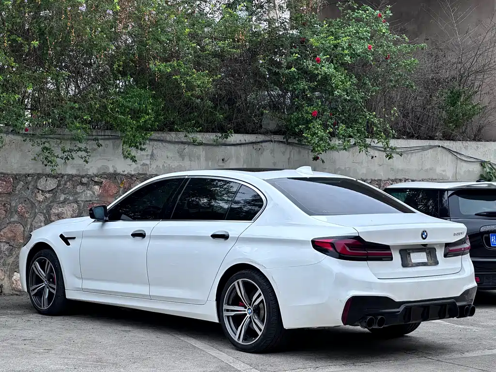 BMW 5 Series — фото 6
