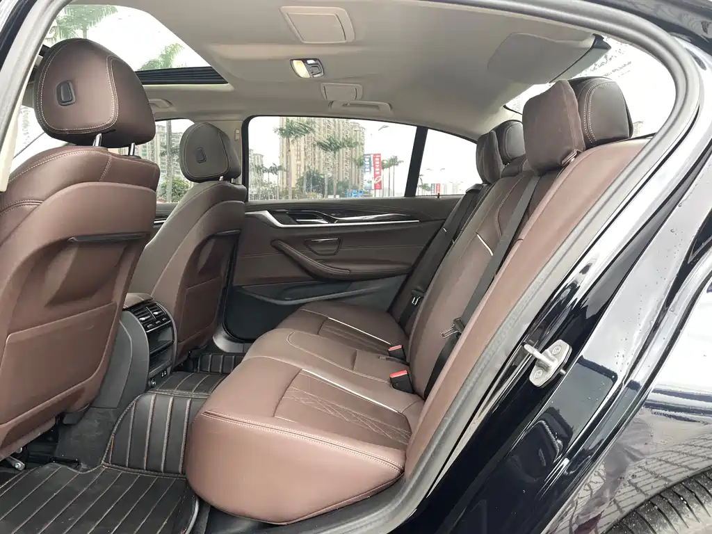 BMW 5 Series — фото 11