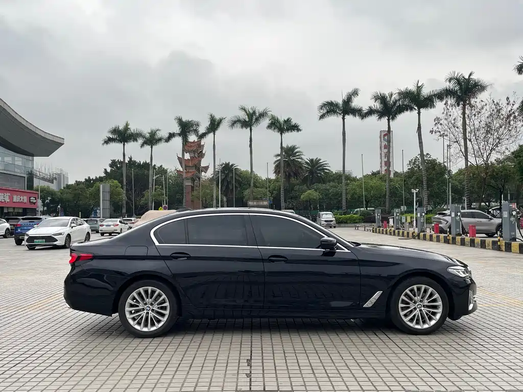BMW 5 Series — фото 6