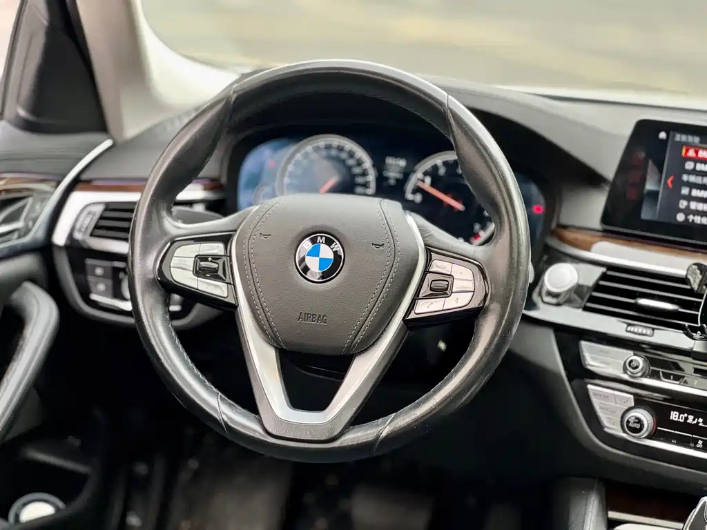 BMW 5 Series — фото 11