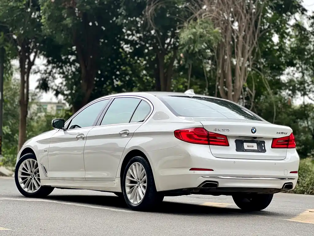 BMW 5 Series — фото 4