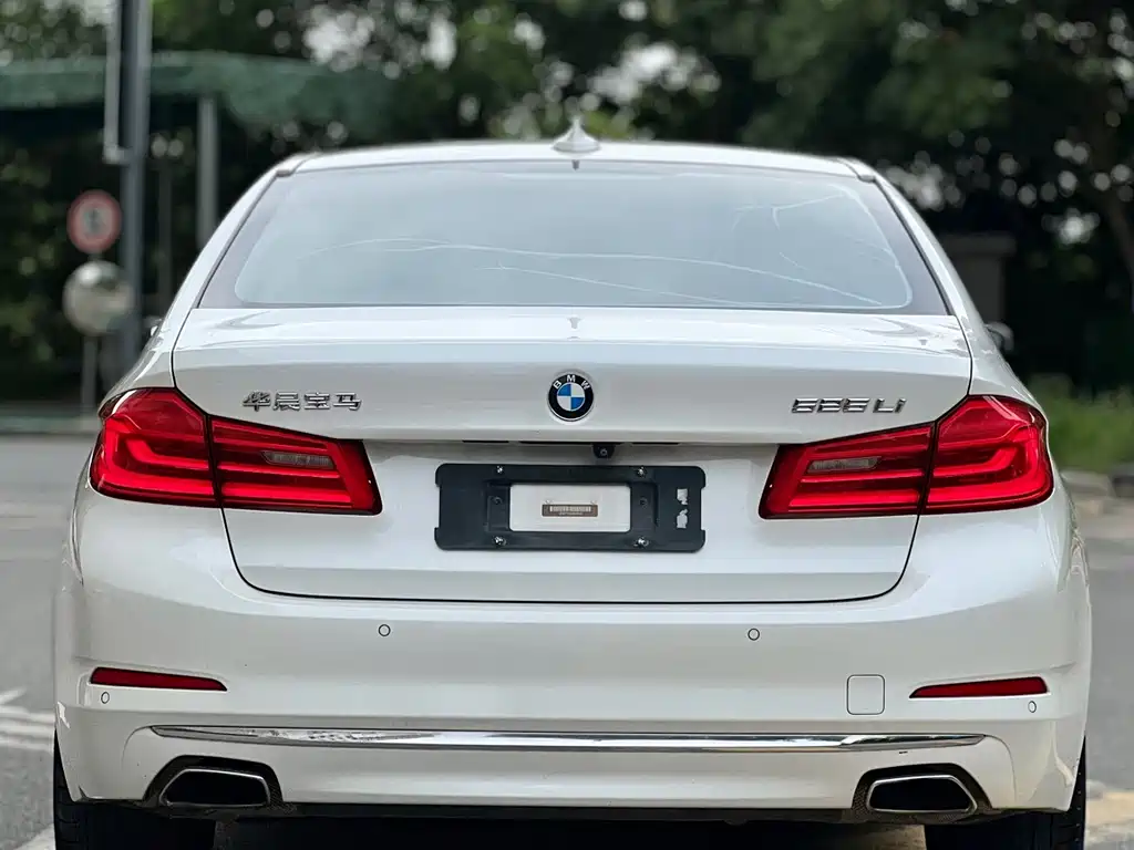 BMW 5 Series — фото 5