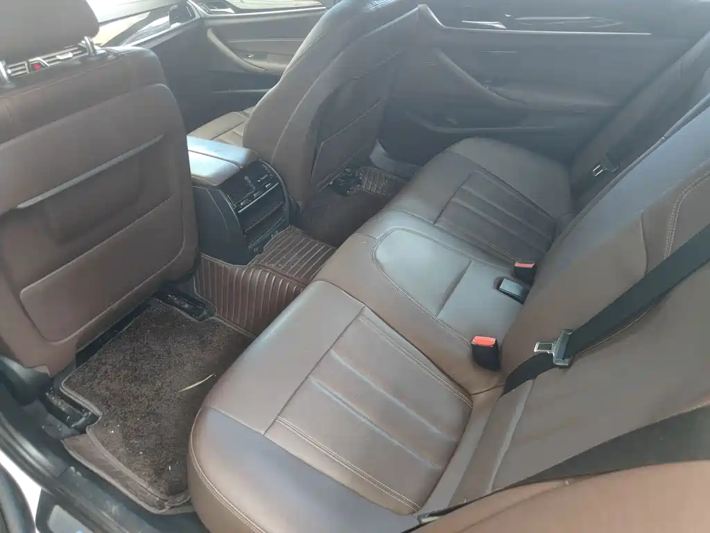BMW 5 Series — фото 13