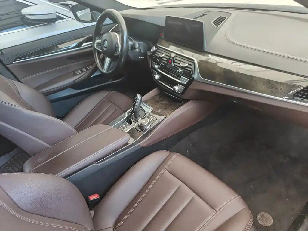 BMW 5 Series — фото 15