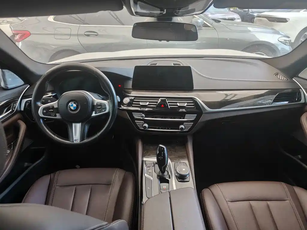 BMW 5 Series — фото 16