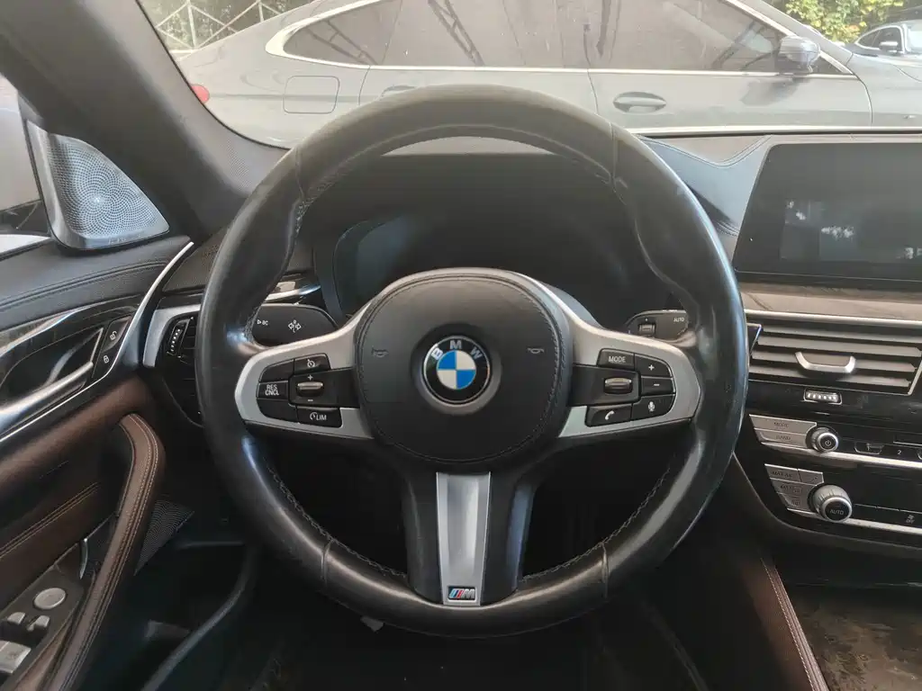BMW 5 Series — фото 17