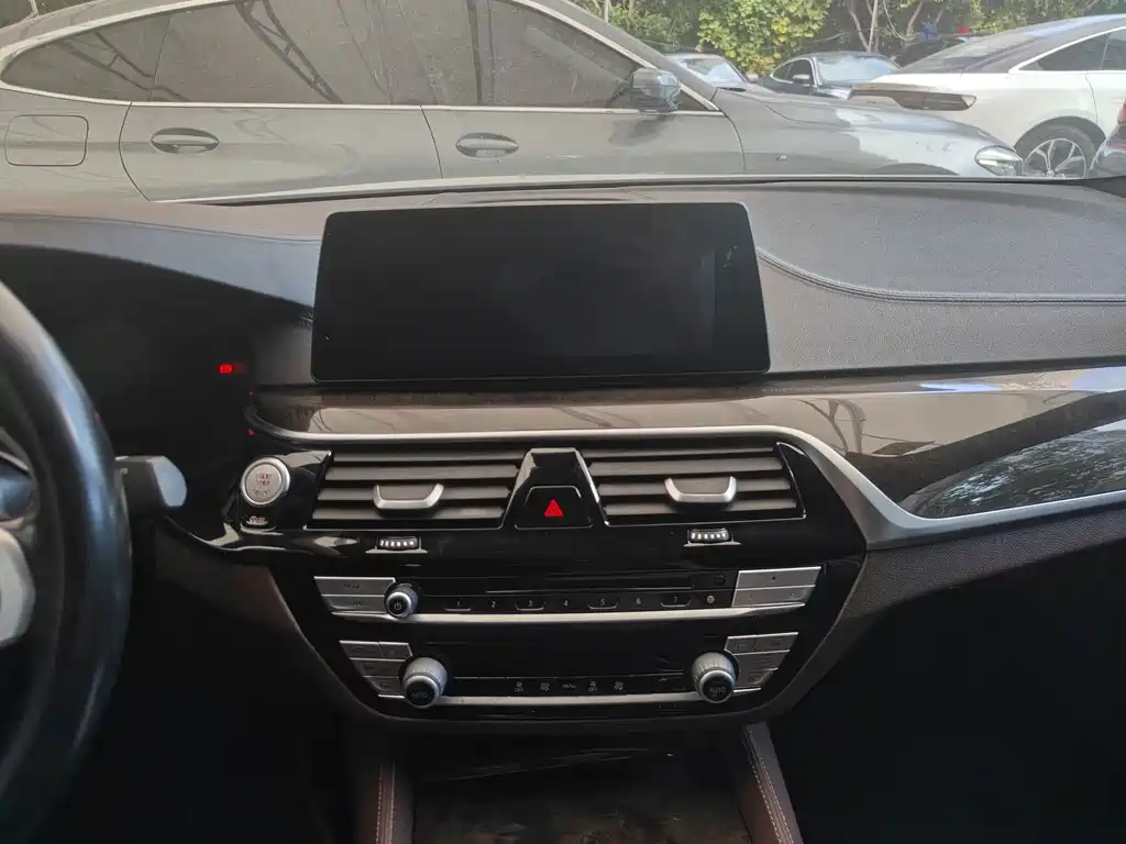 BMW 5 Series — фото 18
